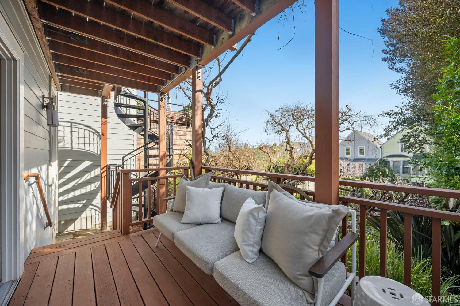 Detail Gallery Image 40 of 52 For 3853 22nd St, San Francisco,  CA 94114 - 3 Beds | 2/1 Baths