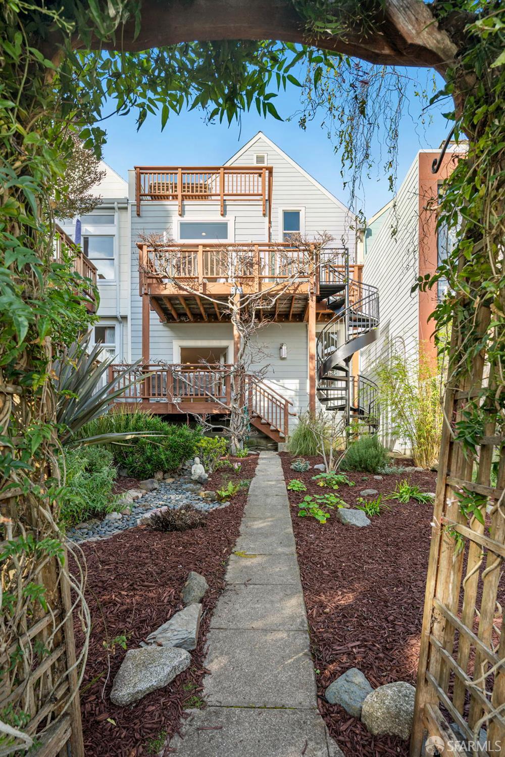 Detail Gallery Image 48 of 52 For 3853 22nd St, San Francisco,  CA 94114 - 3 Beds | 2/1 Baths