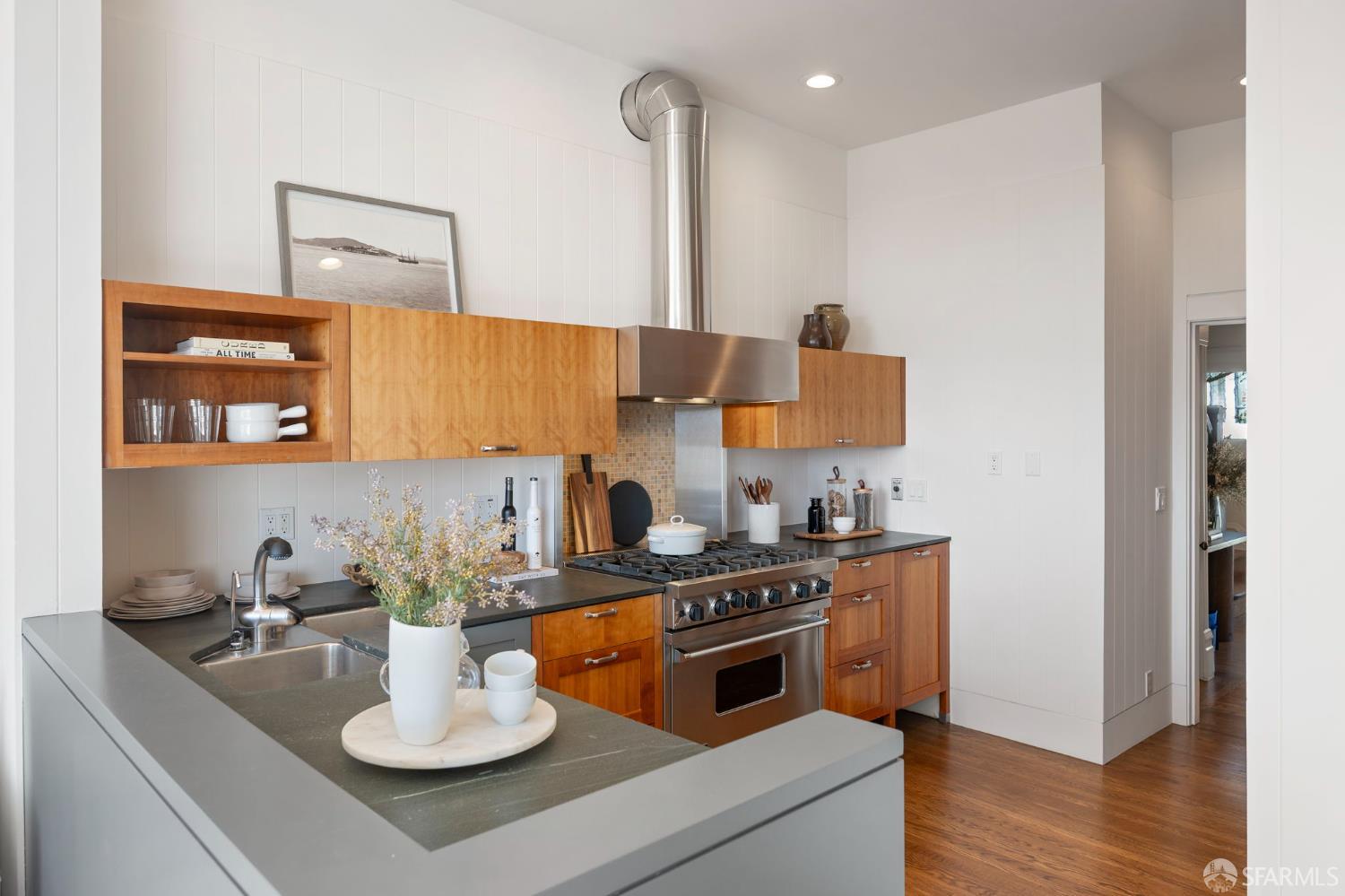 Detail Gallery Image 13 of 52 For 3853 22nd St, San Francisco,  CA 94114 - 3 Beds | 2/1 Baths