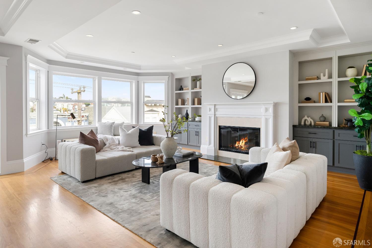 Detail Gallery Image 5 of 70 For 4241 25th St #2,  San Francisco,  CA 94114 - 4 Beds | 3/1 Baths