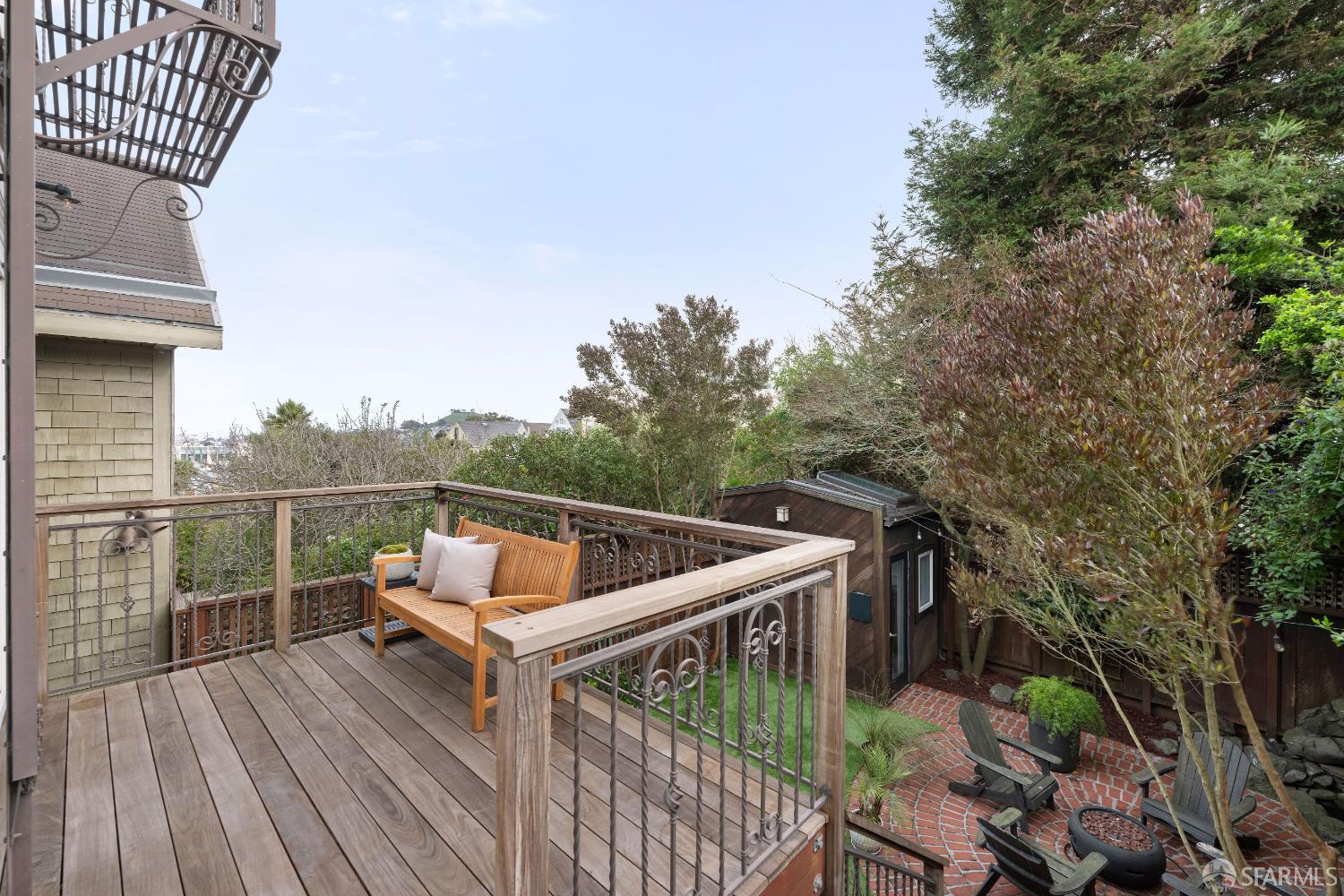 Detail Gallery Image 33 of 70 For 4241 25th St #2,  San Francisco,  CA 94114 - 4 Beds | 3/1 Baths