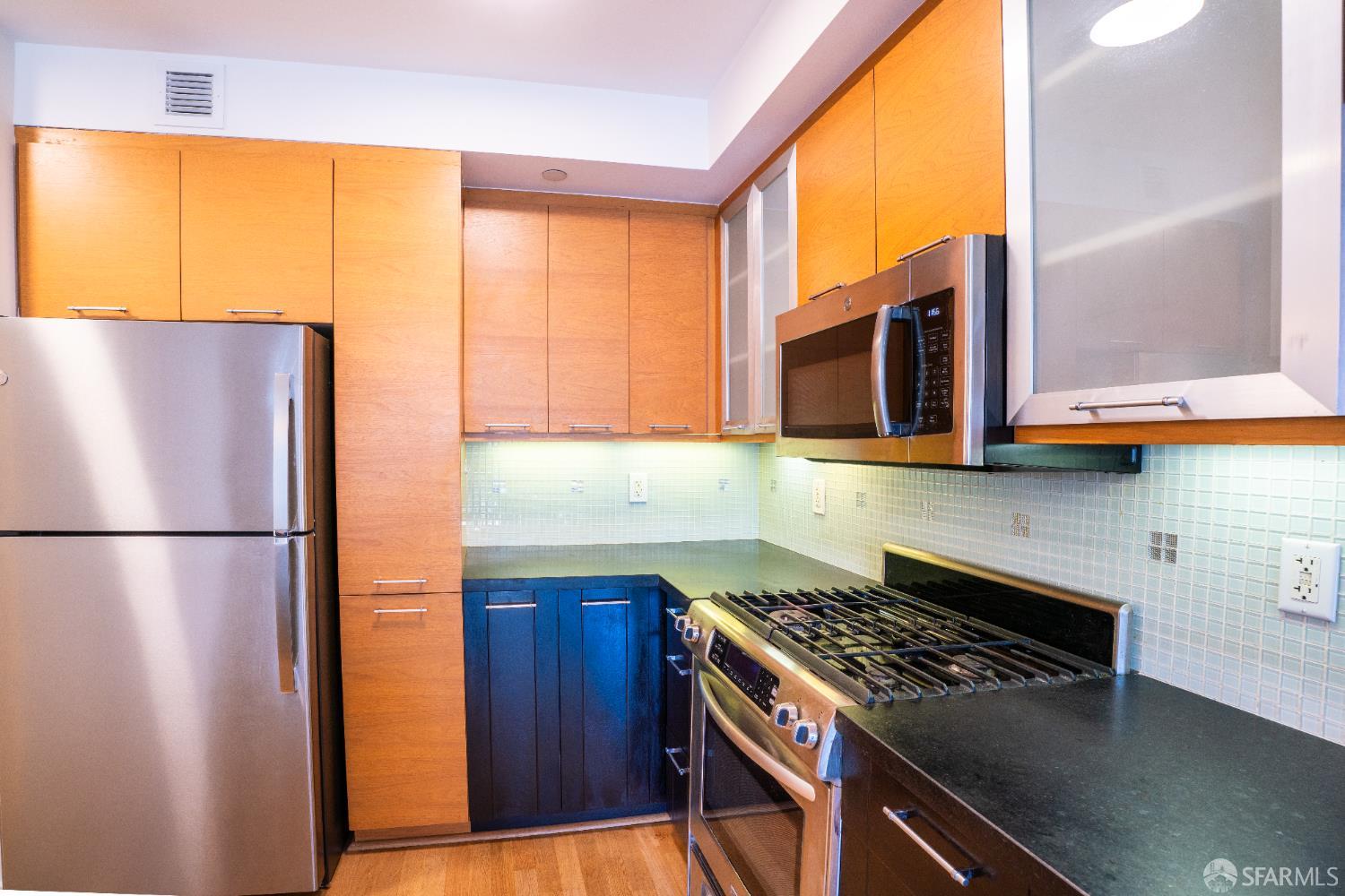 Photo #9: 426104327 Listing: Photo #9