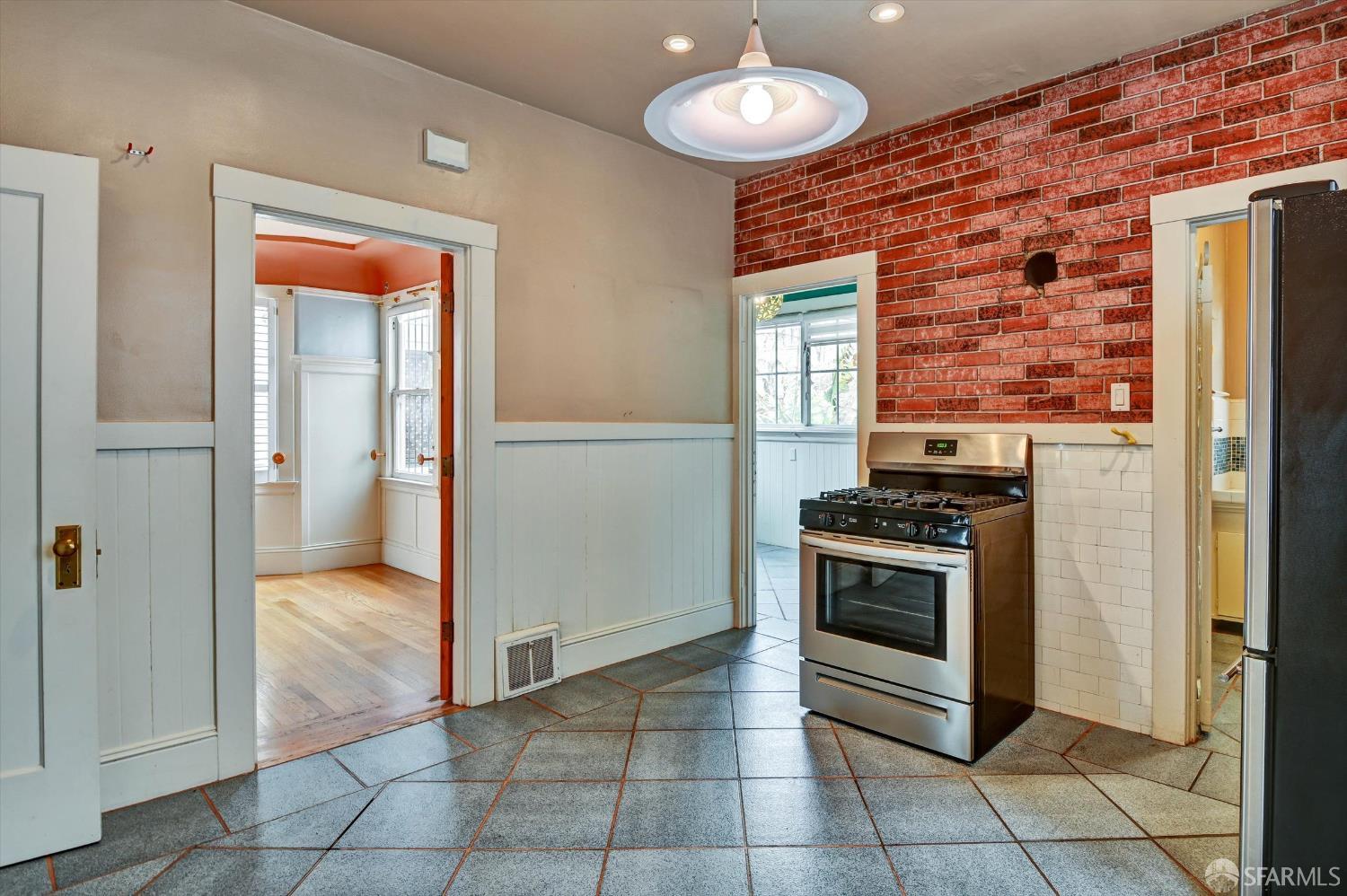 Detail Gallery Image 15 of 41 For 1458 Palou Ave, San Francisco,  CA 94124 - 2 Beds | 1/1 Baths