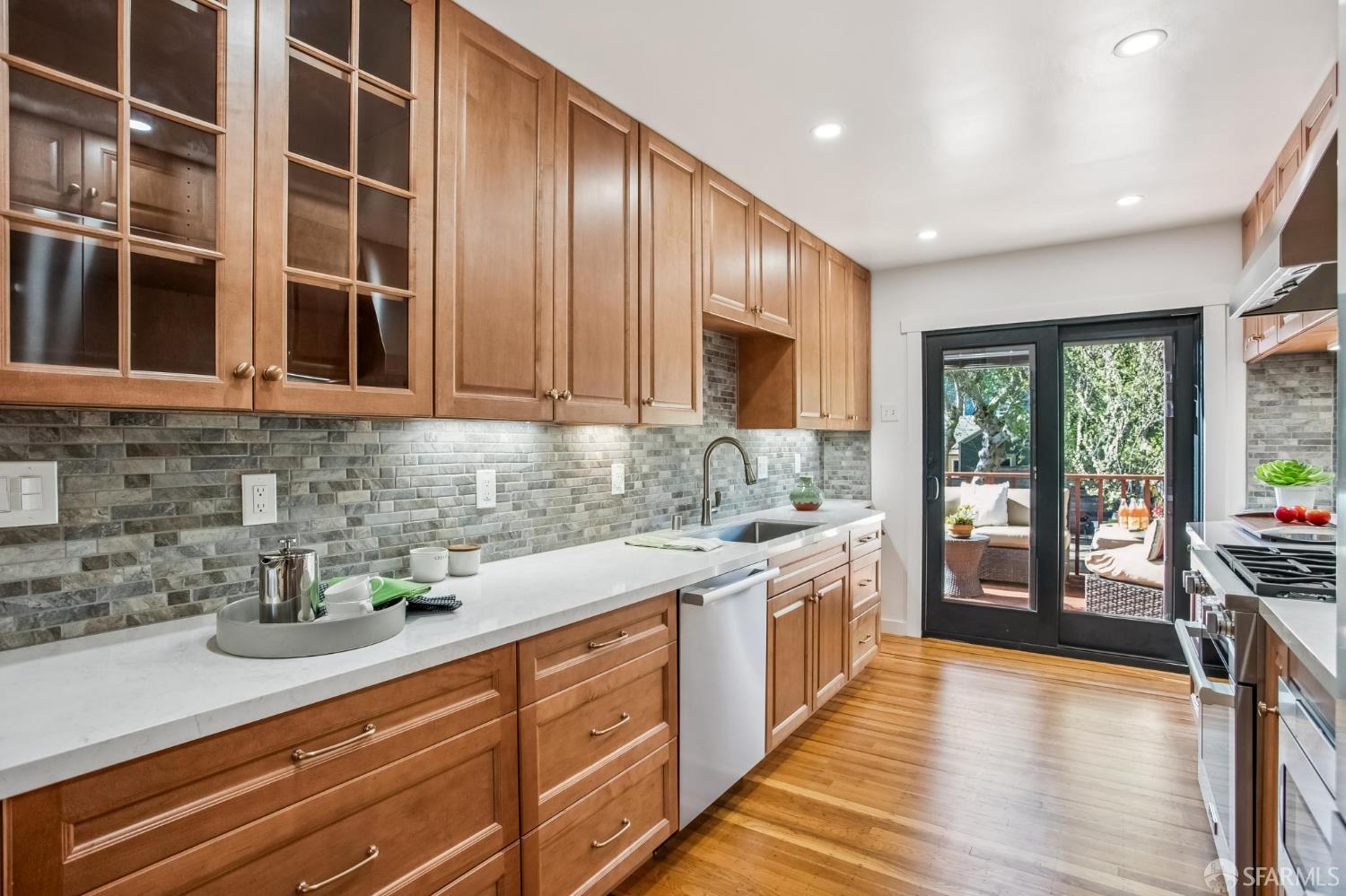 Detail Gallery Image 29 of 52 For 126 Bradford St, San Francisco,  CA 94110 - 2 Beds | 1 Baths