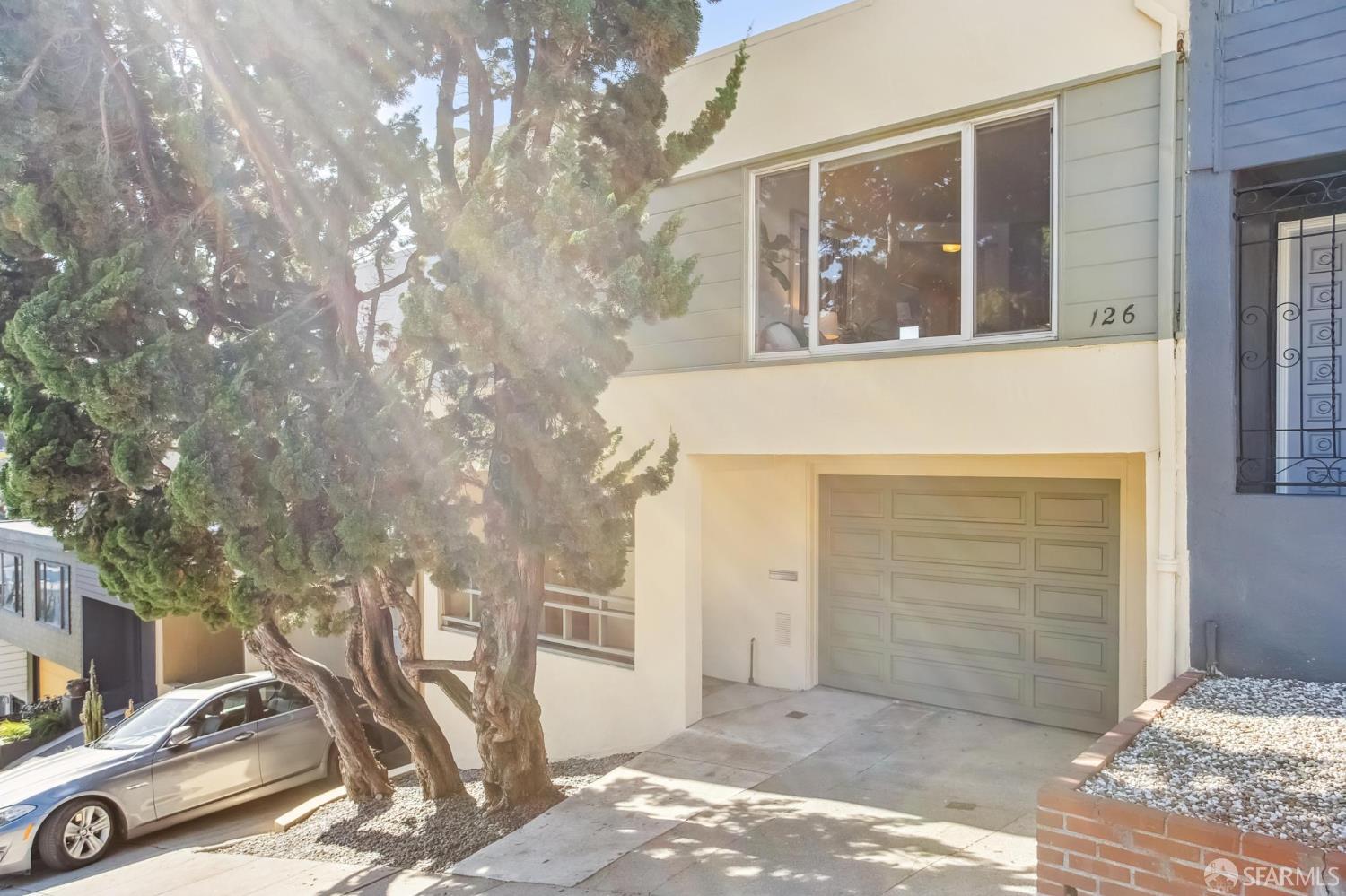 Detail Gallery Image 4 of 52 For 126 Bradford St, San Francisco,  CA 94110 - 2 Beds | 1 Baths