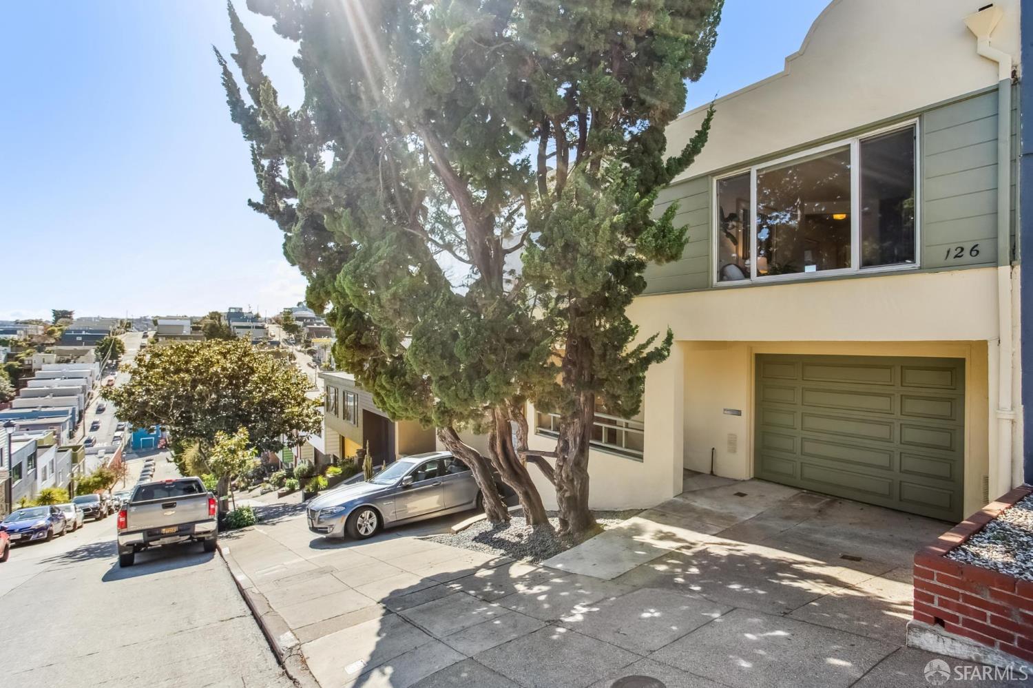 Detail Gallery Image 3 of 52 For 126 Bradford St, San Francisco,  CA 94110 - 2 Beds | 1 Baths