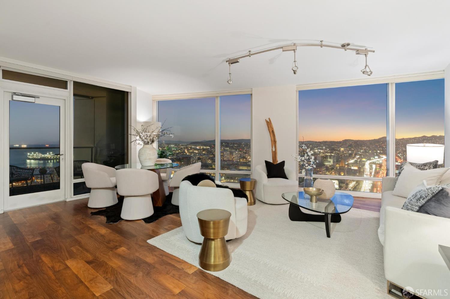 Detail Gallery Image 3 of 46 For 425 1st St #2403,  San Francisco,  CA 94105 - 2 Beds | 2 Baths