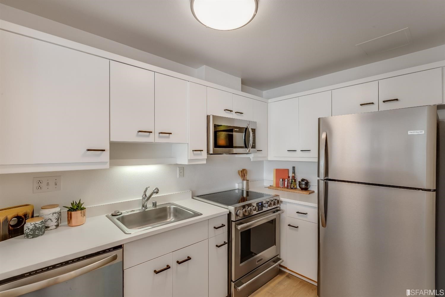 Detail Gallery Image 8 of 18 For 1 Daniel Burnham #520,  San Francisco,  CA 94109 - 0 Beds | 1 Baths