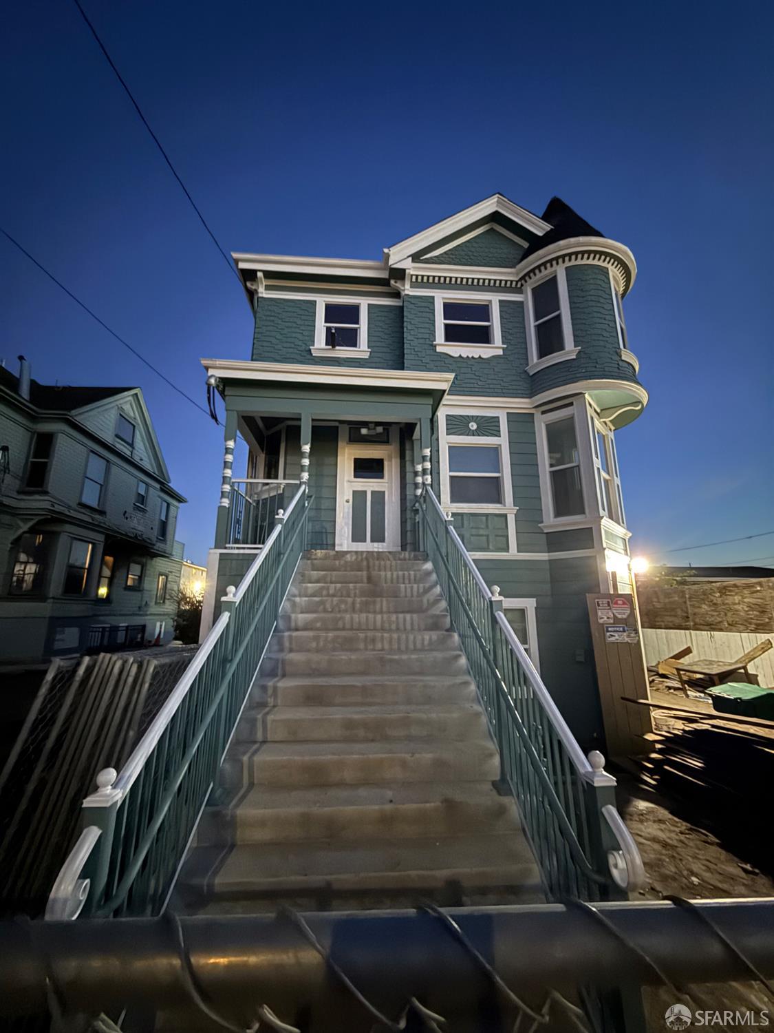 Detail Gallery Image 5 of 6 For 812 Sw 6th Ave, Oakland,  CA 94606 - 8 Beds | 6 Baths