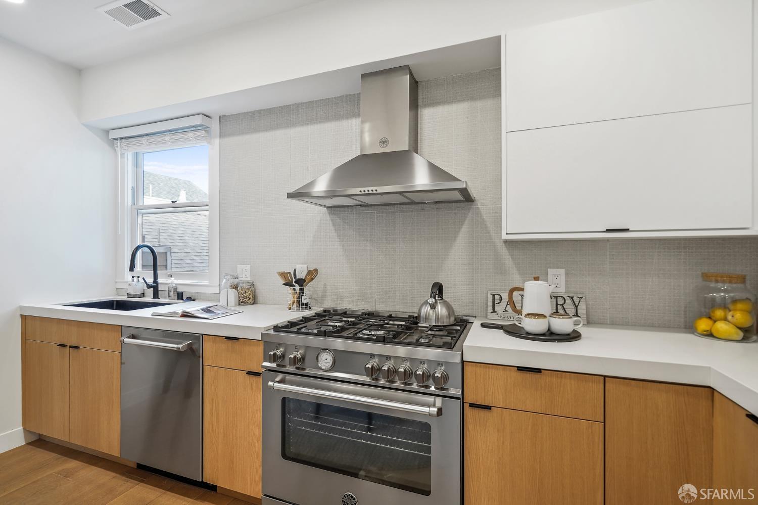 Detail Gallery Image 10 of 30 For 437 Vermont St, San Francisco,  CA 94107 - – Beds | – Baths