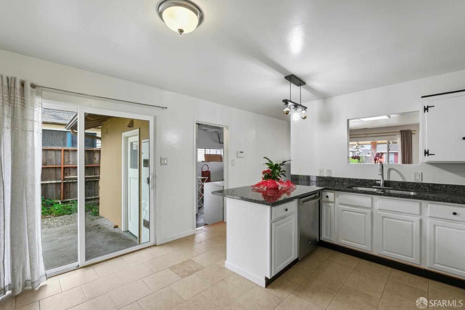 Detail Gallery Image 8 of 22 For 3421 Roosevelt Ave, Richmond,  CA 94805 - 3 Beds | 2 Baths