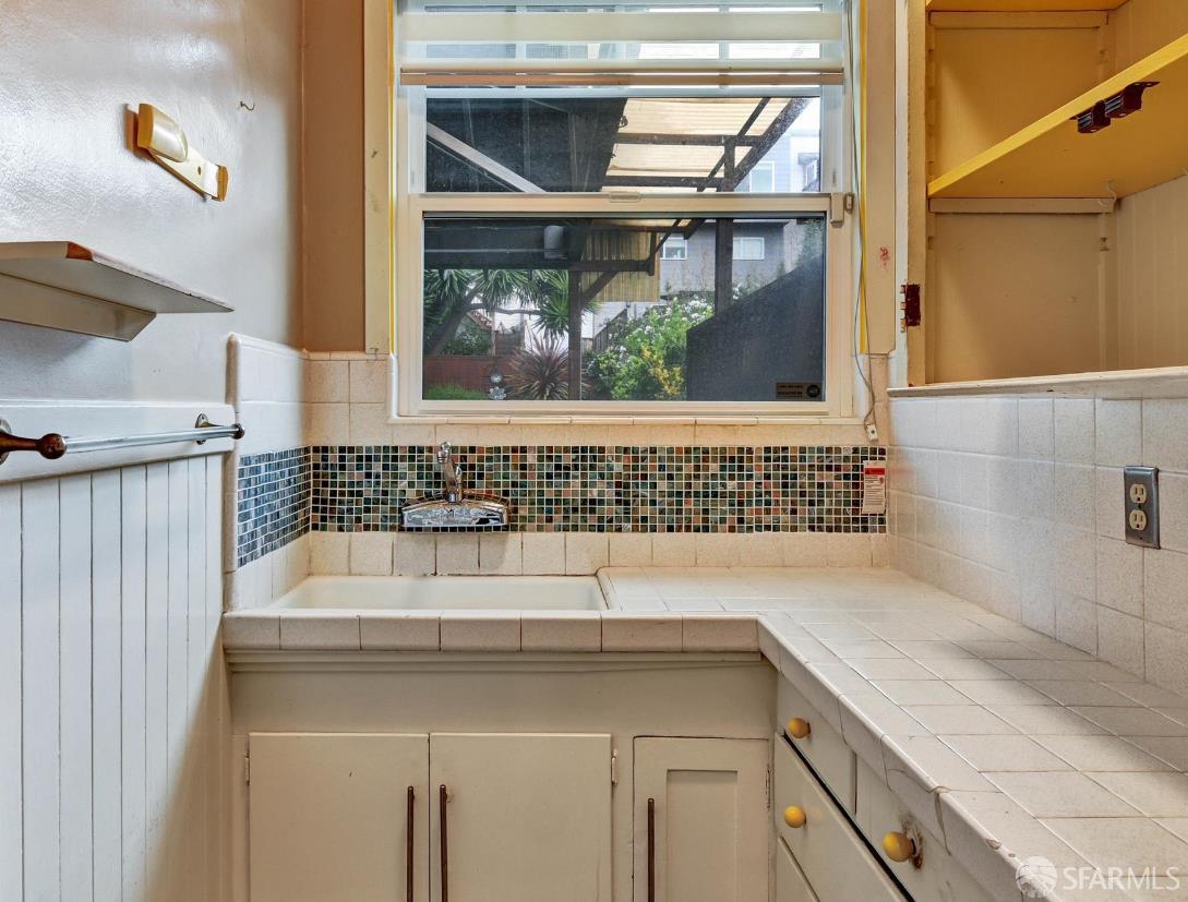 Detail Gallery Image 16 of 41 For 1458 Palou Ave, San Francisco,  CA 94124 - 2 Beds | 1/1 Baths