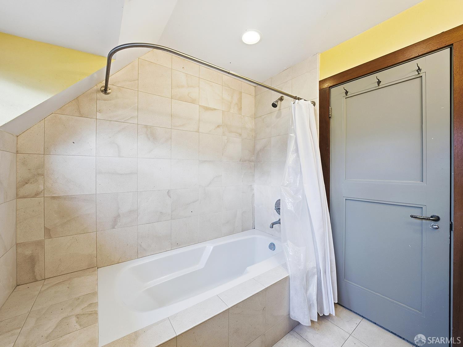 Detail Gallery Image 42 of 71 For 236 King Ave #C,  Piedmont,  CA 94610 - 3 Beds | 2/1 Baths