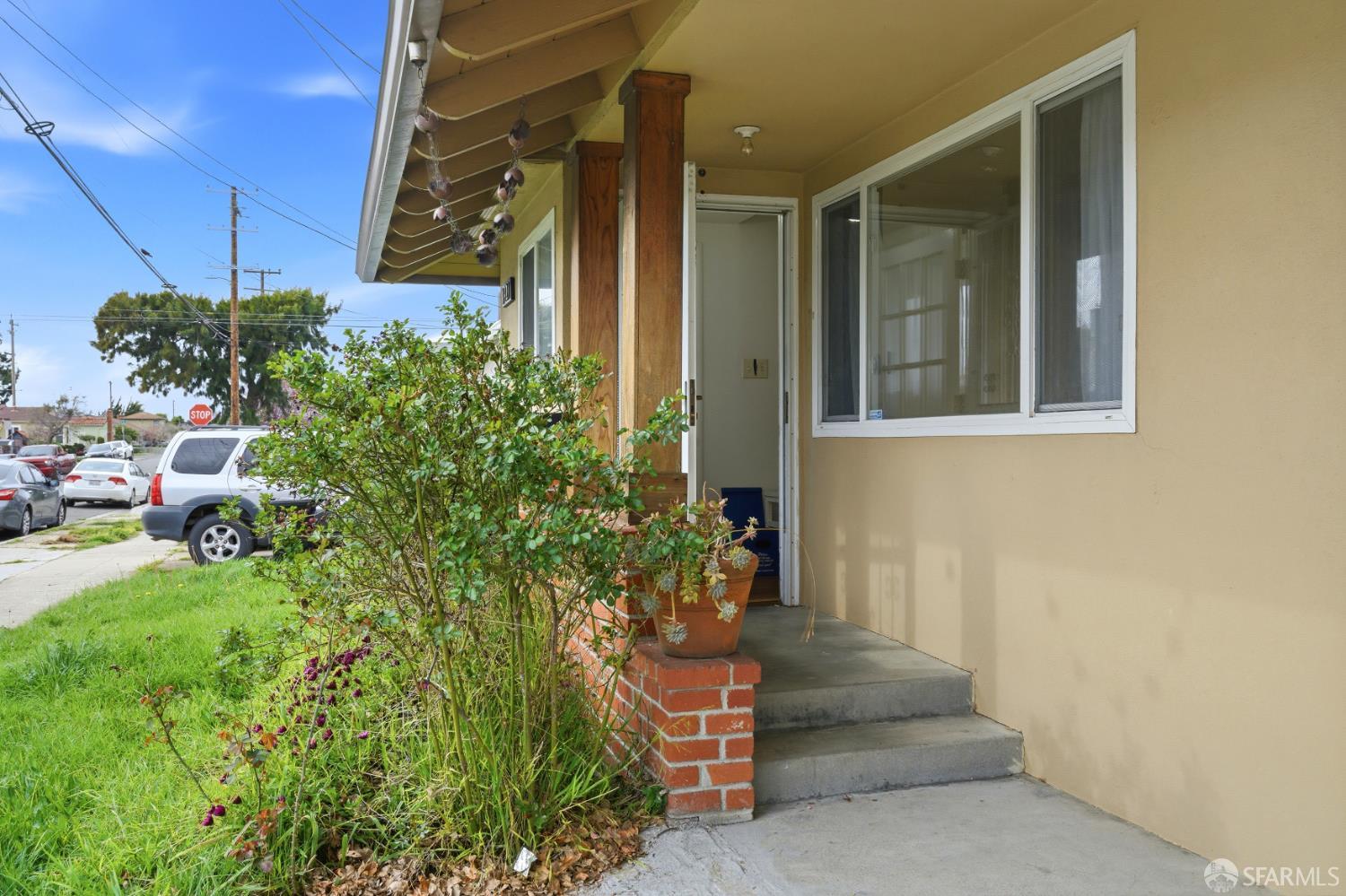 Detail Gallery Image 4 of 22 For 3421 Roosevelt Ave, Richmond,  CA 94805 - 3 Beds | 2 Baths