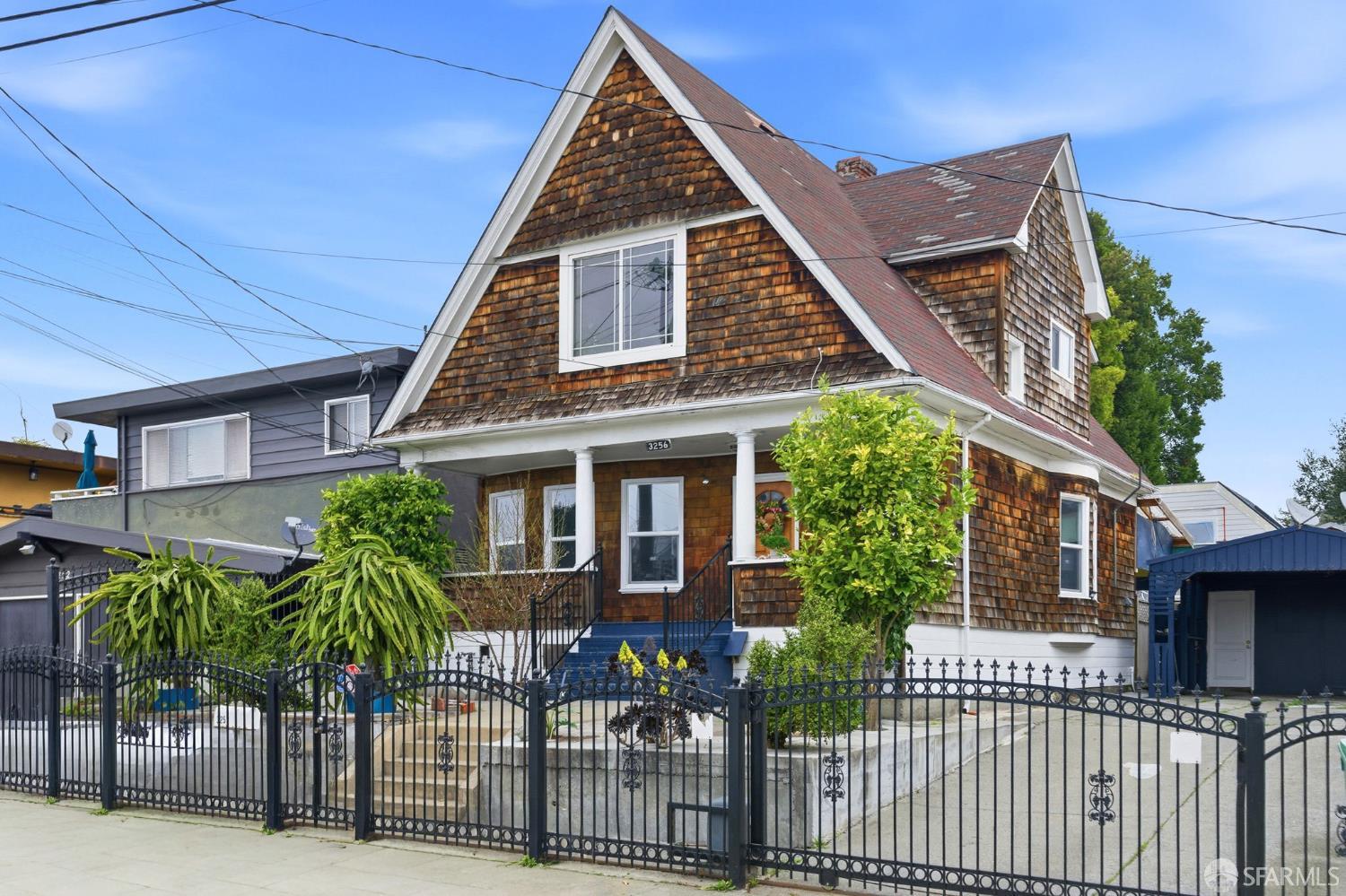 Detail Gallery Image 4 of 46 For 3256 Prentiss St, Oakland,  CA 94601 - 3 Beds | 2 Baths