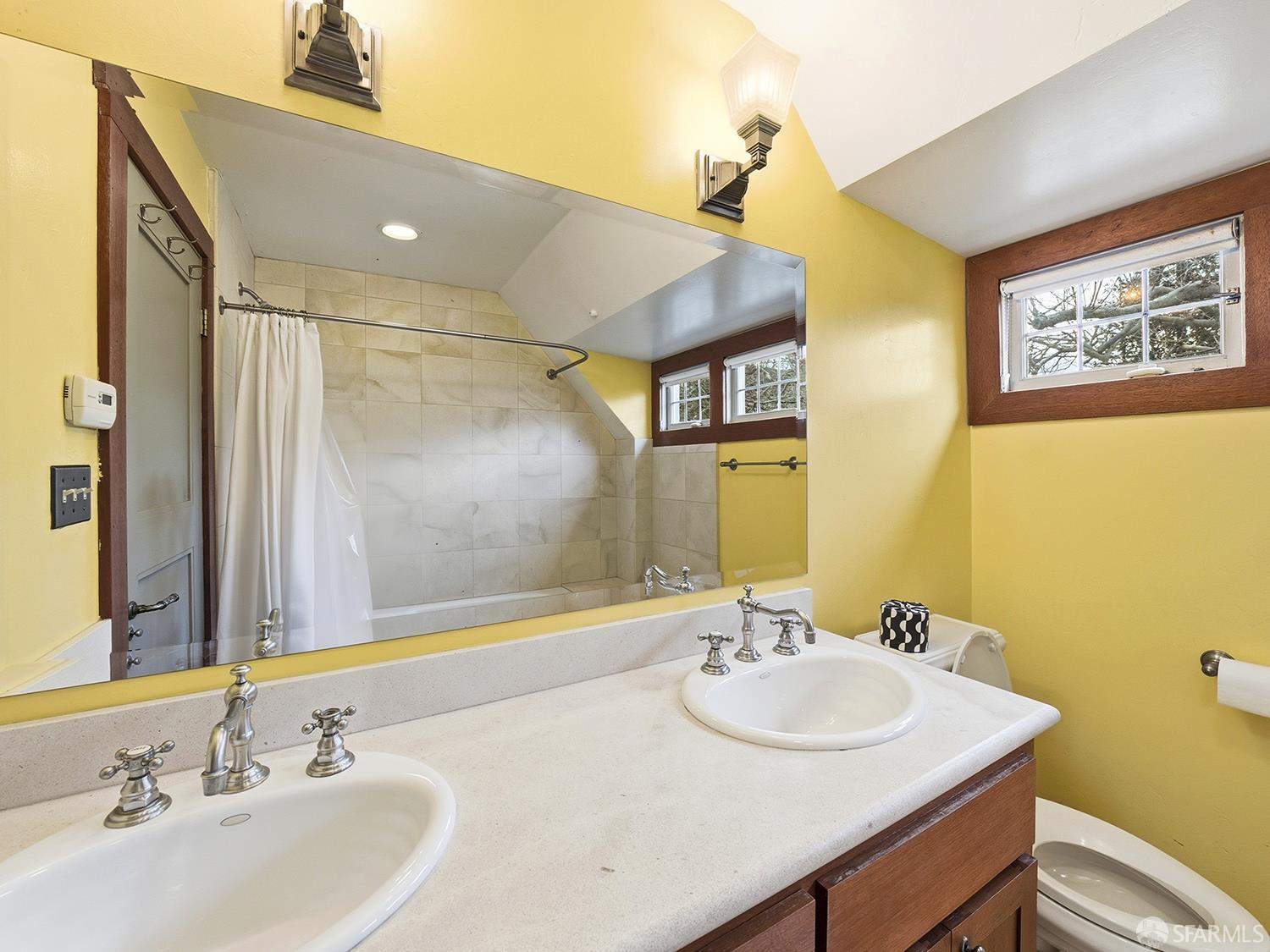 Detail Gallery Image 41 of 71 For 236 King Ave #C,  Piedmont,  CA 94610 - 3 Beds | 2/1 Baths