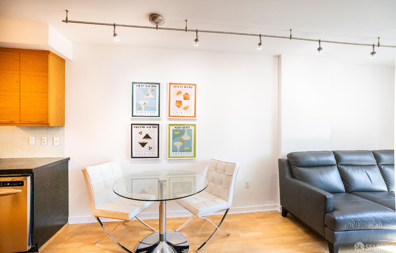 Photo #5: 426104327 Listing: Photo #5