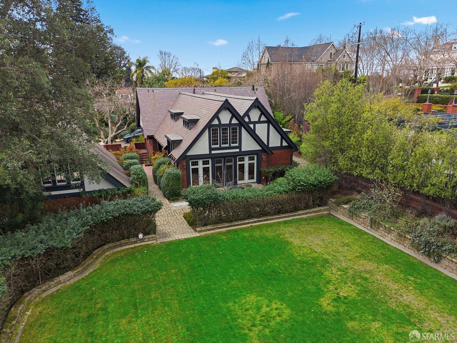 Detail Gallery Image 8 of 71 For 236 King Ave #C,  Piedmont,  CA 94610 - 3 Beds | 2/1 Baths