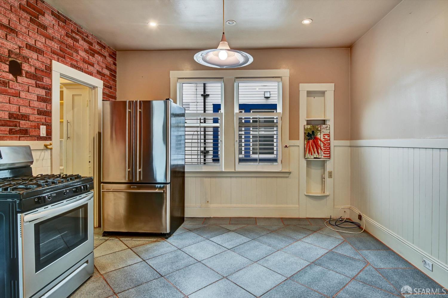 Detail Gallery Image 13 of 41 For 1458 Palou Ave, San Francisco,  CA 94124 - 2 Beds | 1/1 Baths