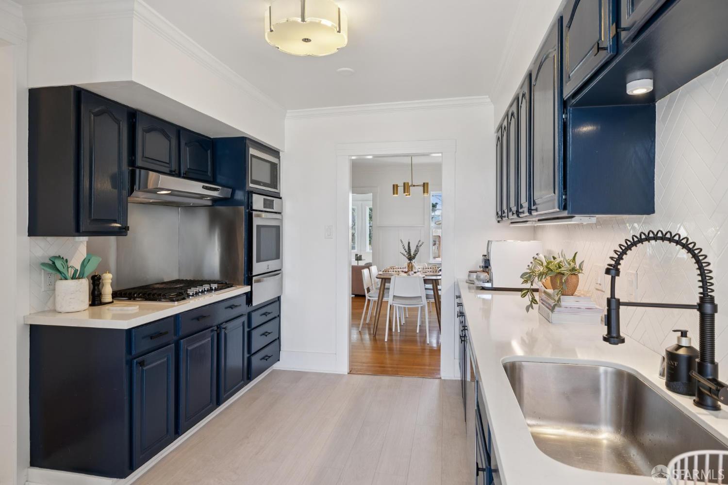 Detail Gallery Image 11 of 44 For 142 Jules Ave, San Francisco,  CA 94112 - 3 Beds | 2 Baths