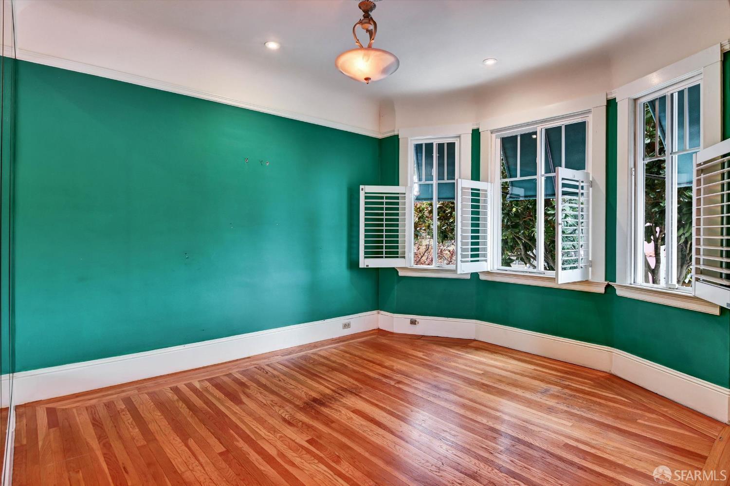 Detail Gallery Image 4 of 41 For 1458 Palou Ave, San Francisco,  CA 94124 - 2 Beds | 1/1 Baths