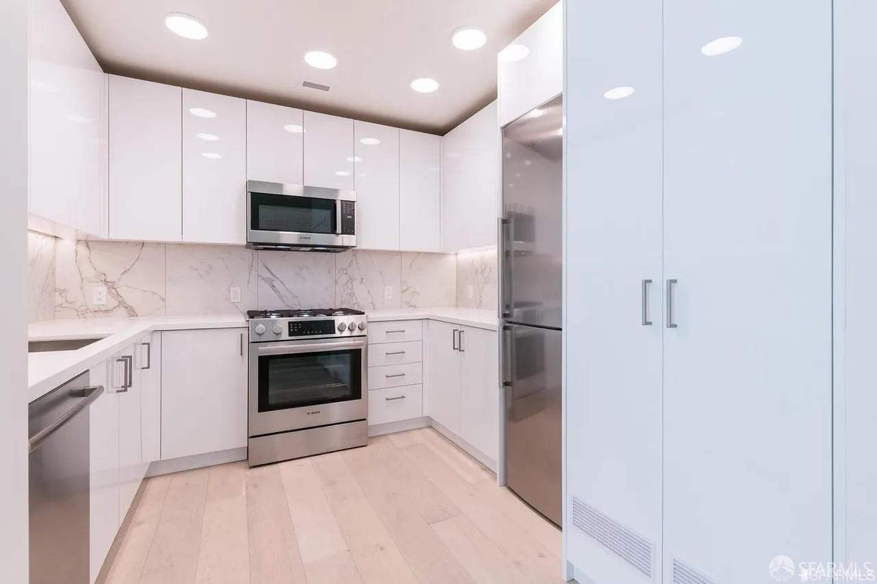 Photo #3: 426104439 Listing: Photo #3