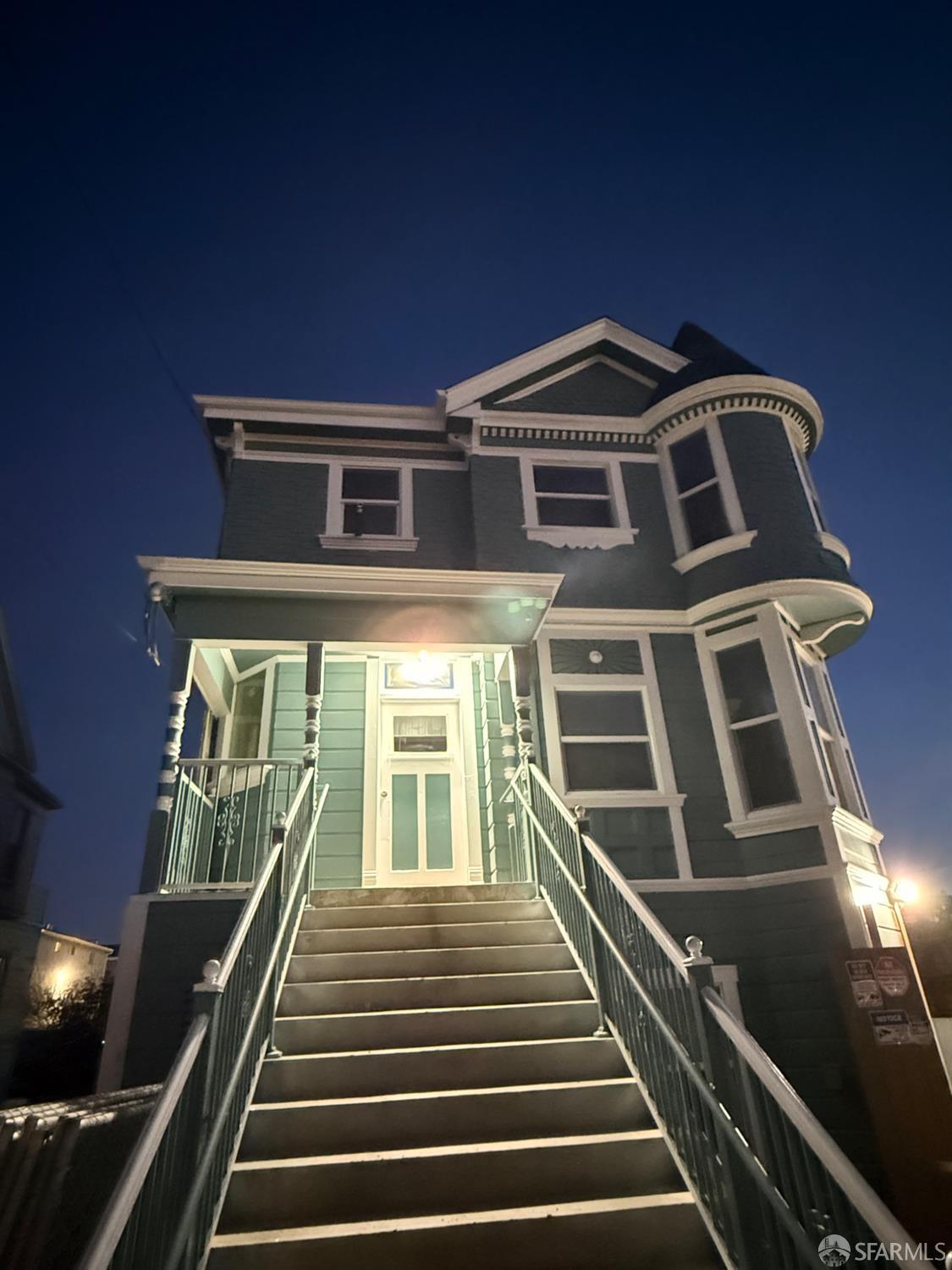 Detail Gallery Image 6 of 6 For 812 Sw 6th Ave, Oakland,  CA 94606 - 8 Beds | 6 Baths