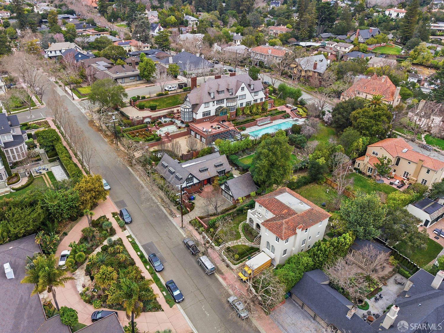 Detail Gallery Image 12 of 71 For 236 King Ave #C,  Piedmont,  CA 94610 - 3 Beds | 2/1 Baths