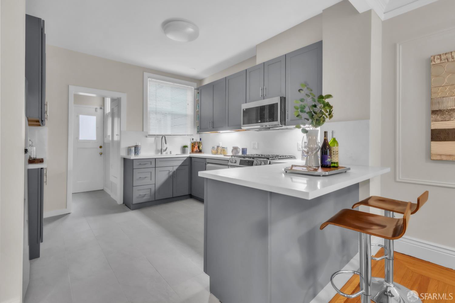 Detail Gallery Image 7 of 28 For 700 12th Ave #4,  San Francisco,  CA 94118 - 3 Beds | 2 Baths