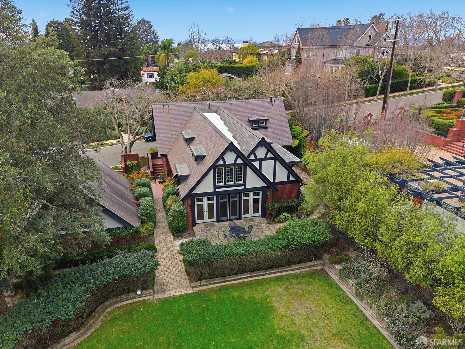 Detail Gallery Image 3 of 71 For 236 King Ave #C,  Piedmont,  CA 94610 - 3 Beds | 2/1 Baths