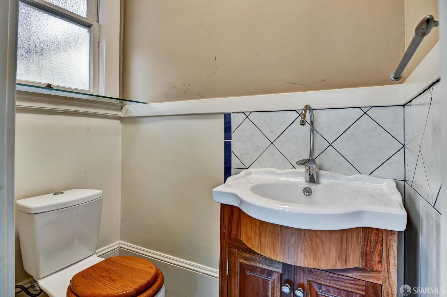 Detail Gallery Image 19 of 41 For 1458 Palou Ave, San Francisco,  CA 94124 - 2 Beds | 1/1 Baths