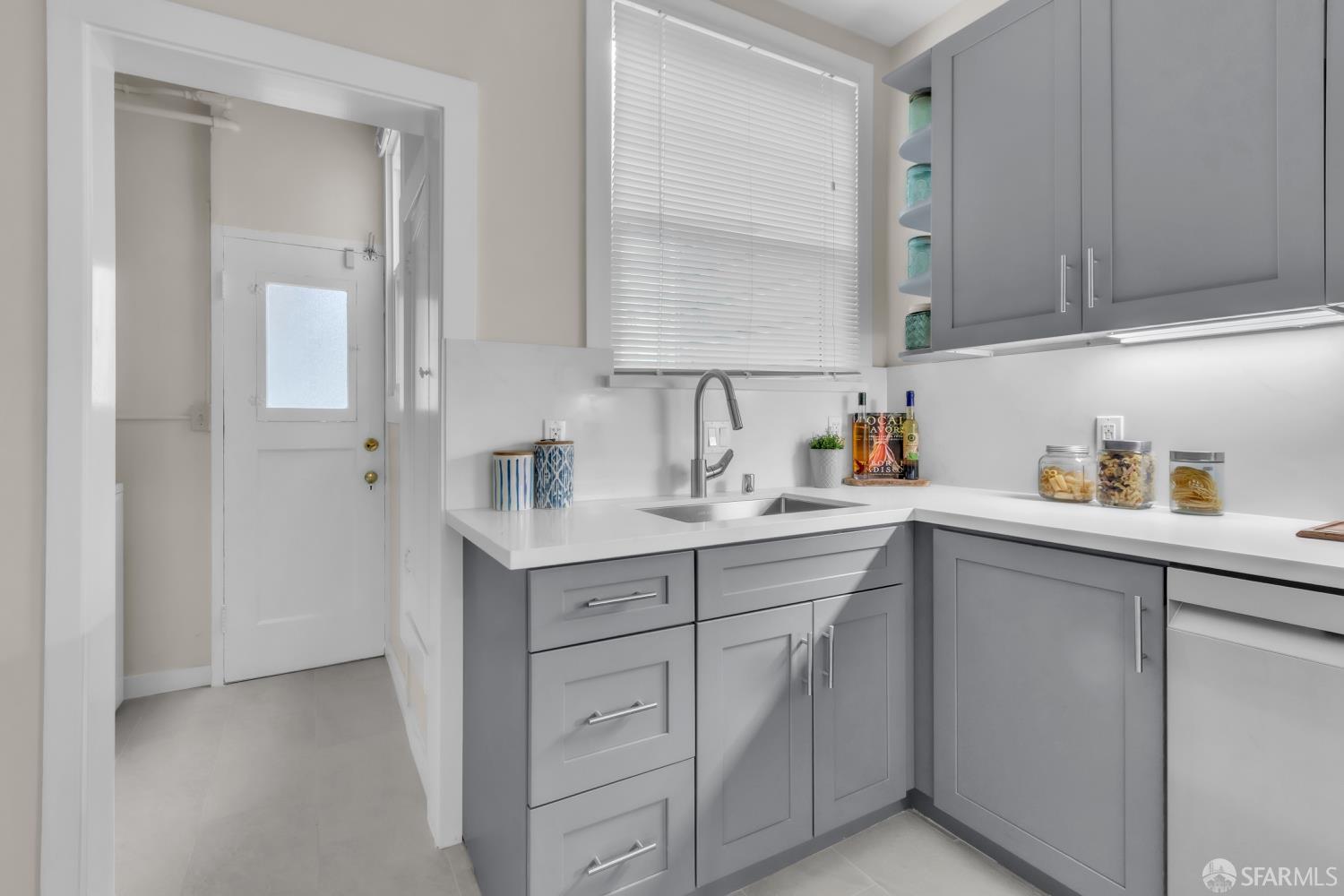 Detail Gallery Image 9 of 28 For 700 12th Ave #4,  San Francisco,  CA 94118 - 3 Beds | 2 Baths