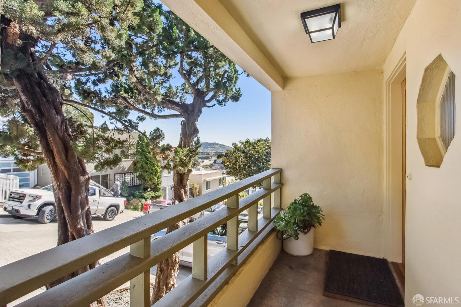 Detail Gallery Image 6 of 52 For 126 Bradford St, San Francisco,  CA 94110 - 2 Beds | 1 Baths