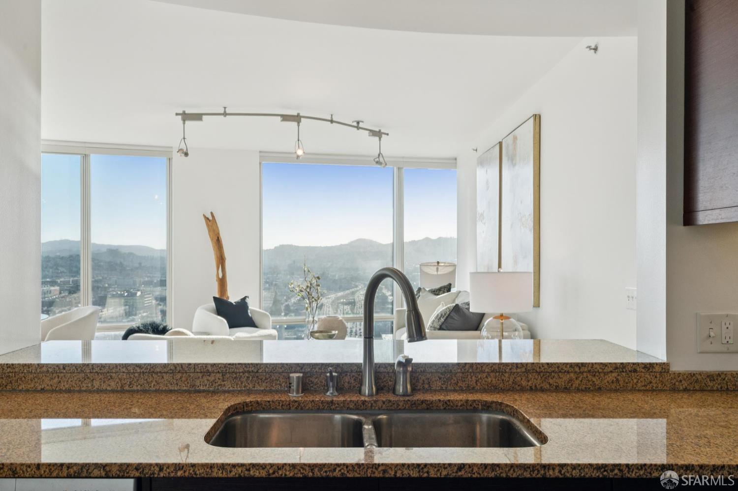 Detail Gallery Image 13 of 46 For 425 1st St #2403,  San Francisco,  CA 94105 - 2 Beds | 2 Baths