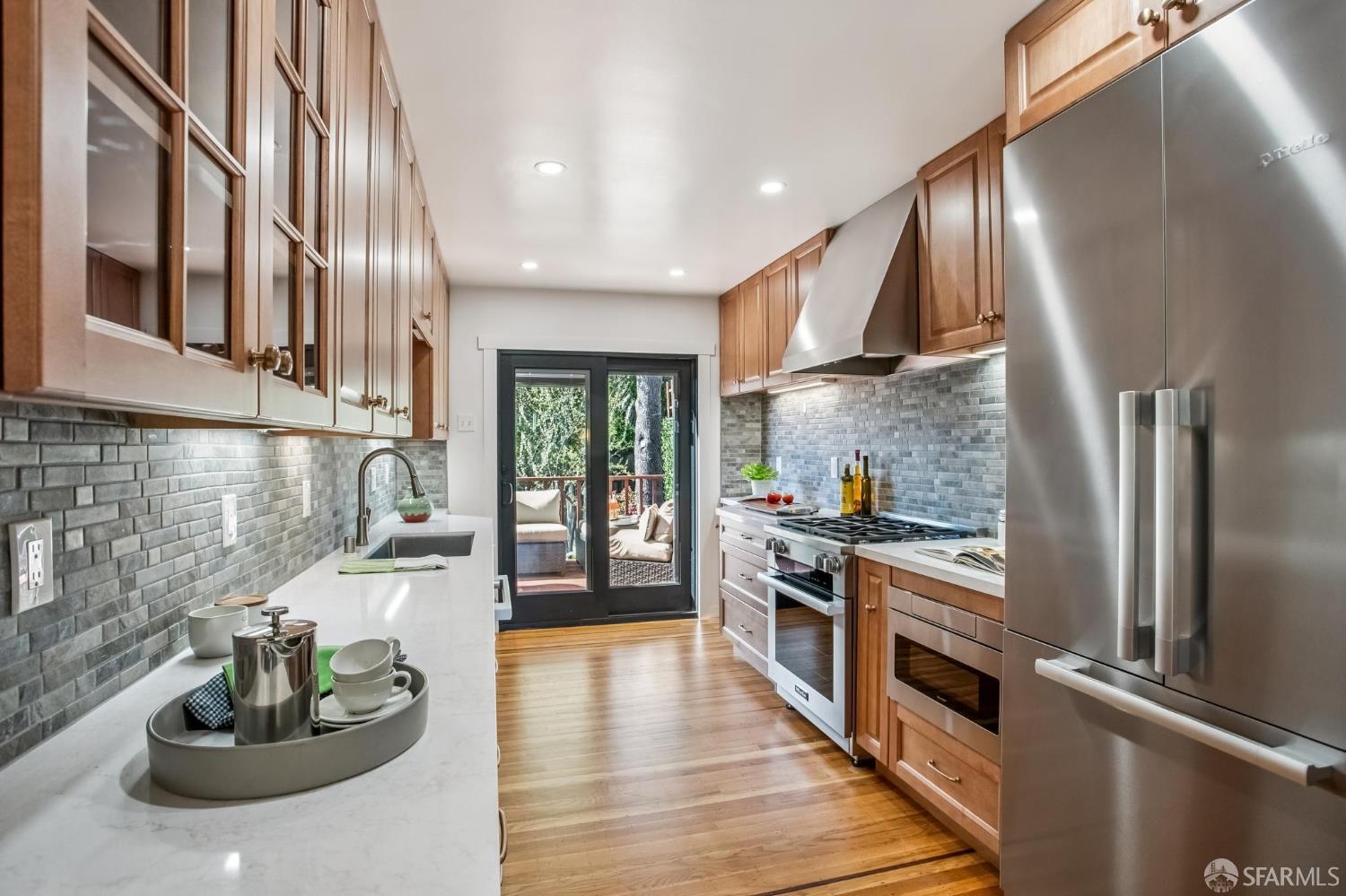 Detail Gallery Image 28 of 52 For 126 Bradford St, San Francisco,  CA 94110 - 2 Beds | 1 Baths