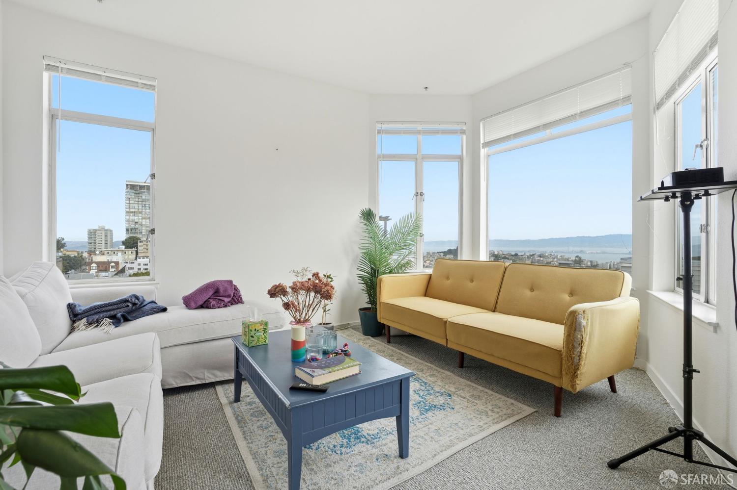 Detail Gallery Image 3 of 21 For 1400 Jones St, San Francisco,  CA 94109 - – Beds | – Baths