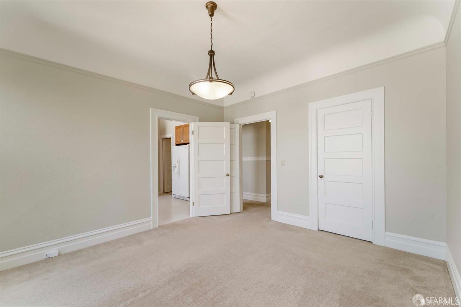 Detail Gallery Image 2 of 24 For 928 Greenwich St, San Francisco,  CA 94133 - 2 Beds | 1 Baths