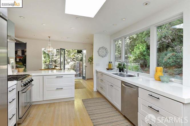 Detail Gallery Image 12 of 22 For 1940 Gouldin Rd, Oakland,  CA 94611 - 4 Beds | 2/1 Baths