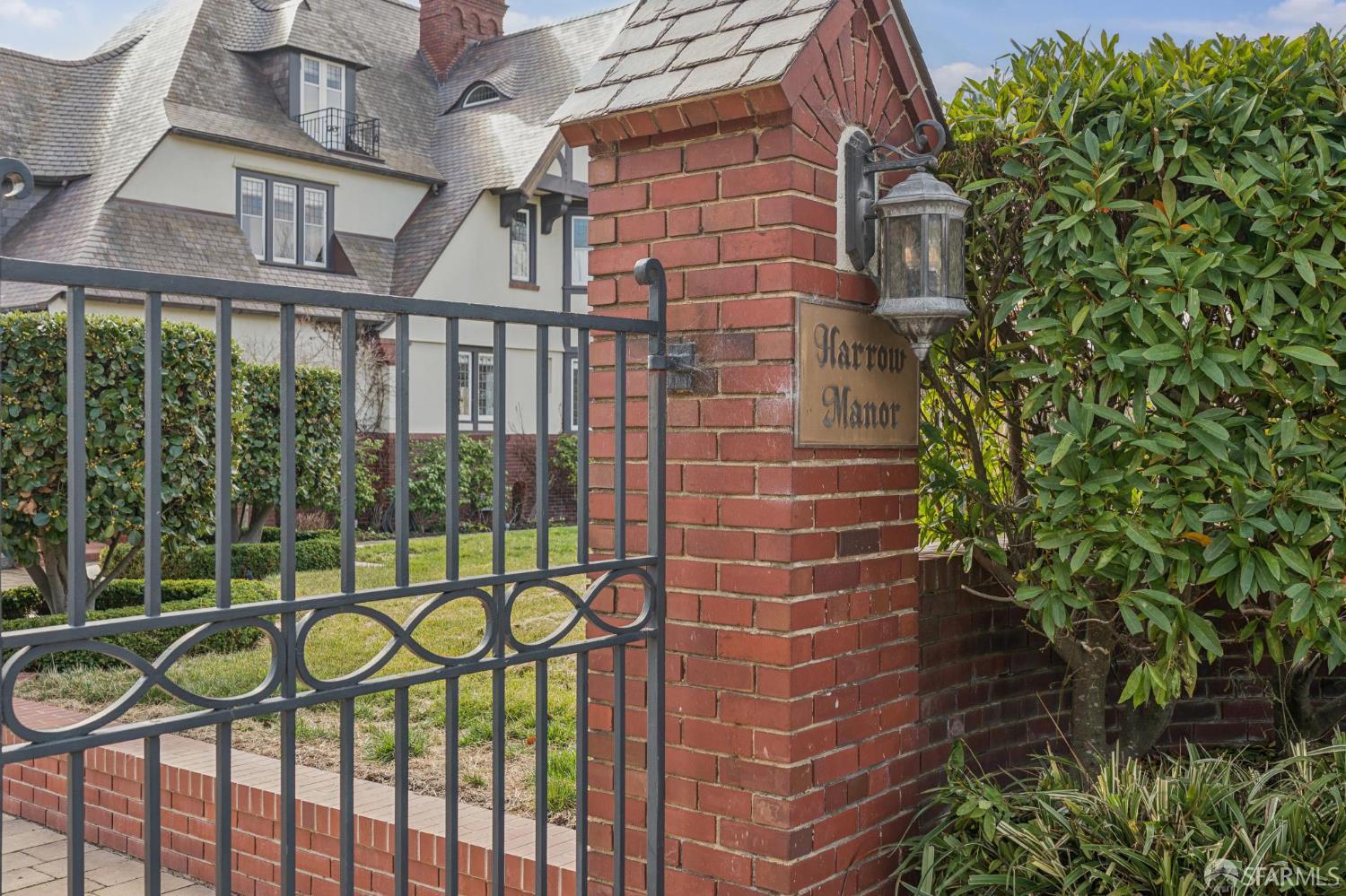 Detail Gallery Image 3 of 74 For 62 Farragut Ave, Piedmont,  CA 94610 - 6 Beds | 8/1 Baths