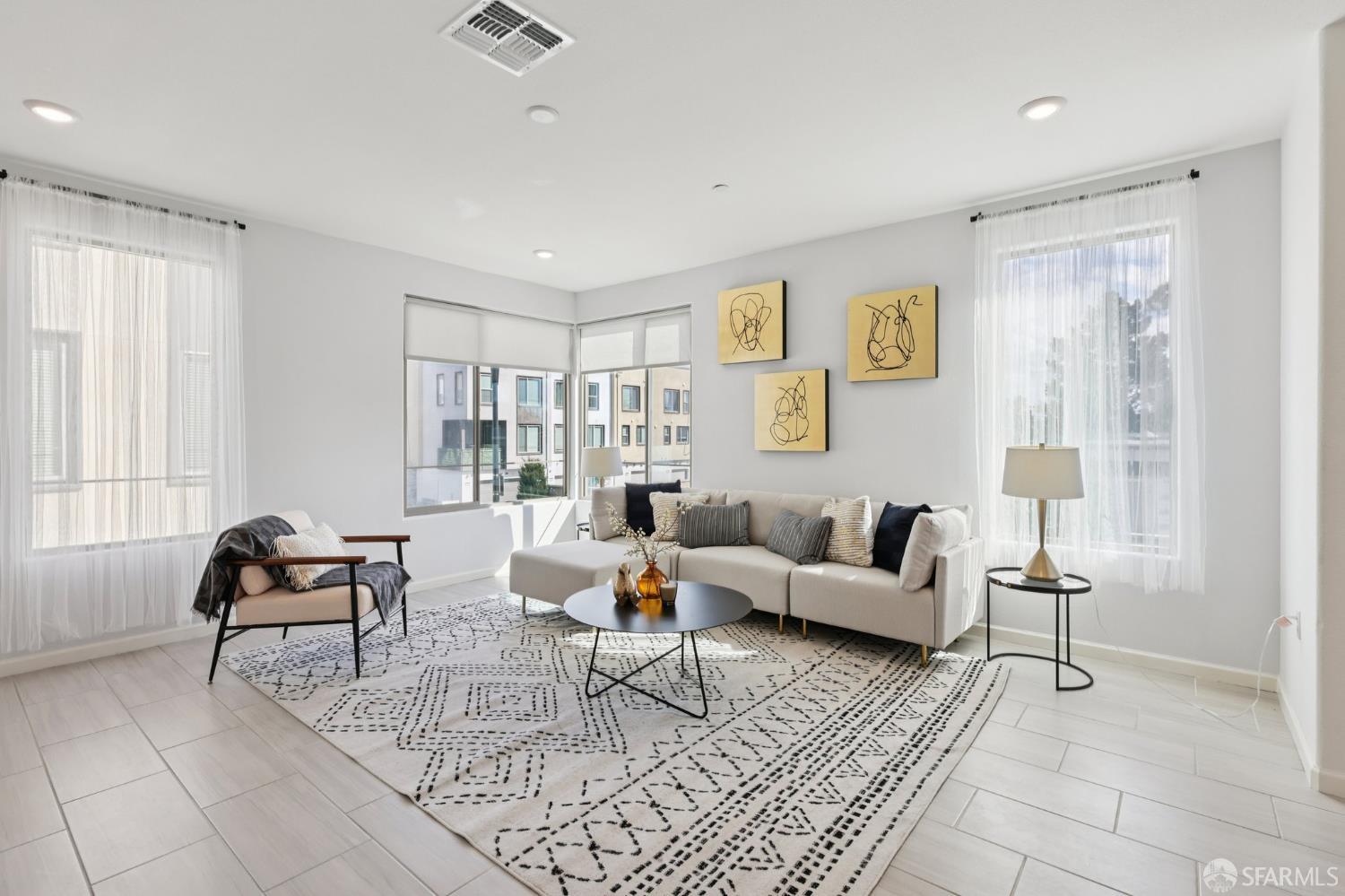 Detail Gallery Image 7 of 41 For 25422 Parklane Dr, Hayward,  CA 94544 - 4 Beds | 3/1 Baths