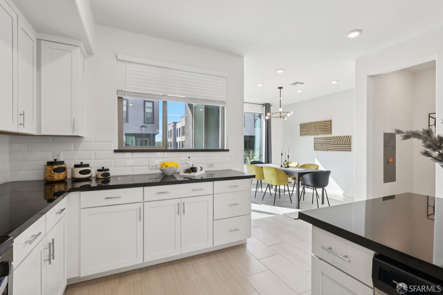 Detail Gallery Image 16 of 41 For 25422 Parklane Dr, Hayward,  CA 94544 - 4 Beds | 3/1 Baths