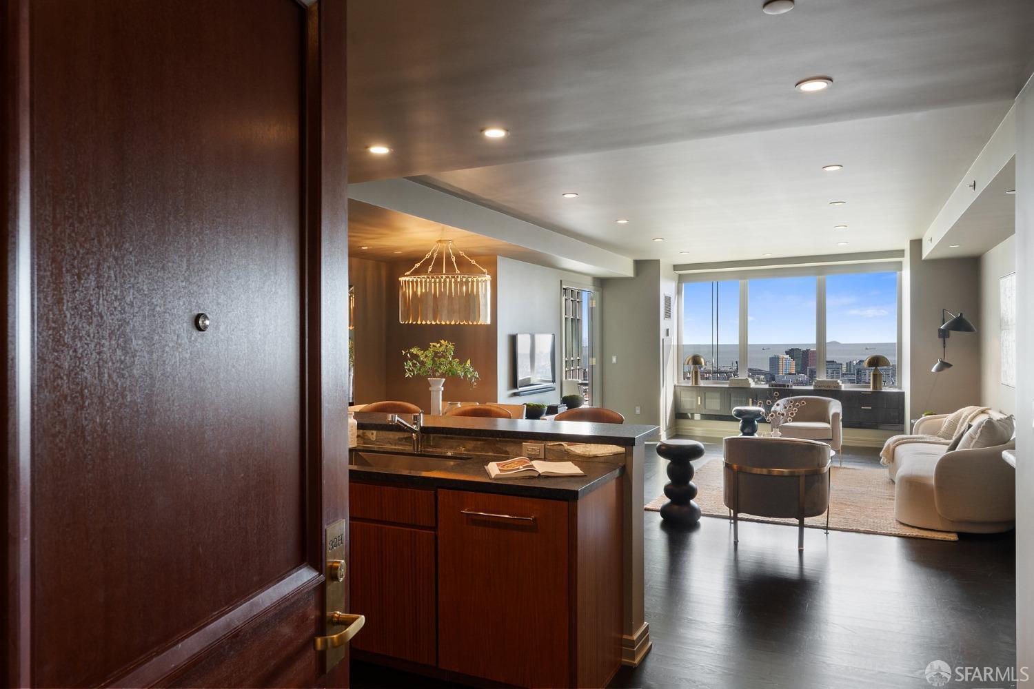 Detail Gallery Image 2 of 34 For 765 Market St 32h,  San Francisco,  CA 94103 - 2 Beds | 2/1 Baths