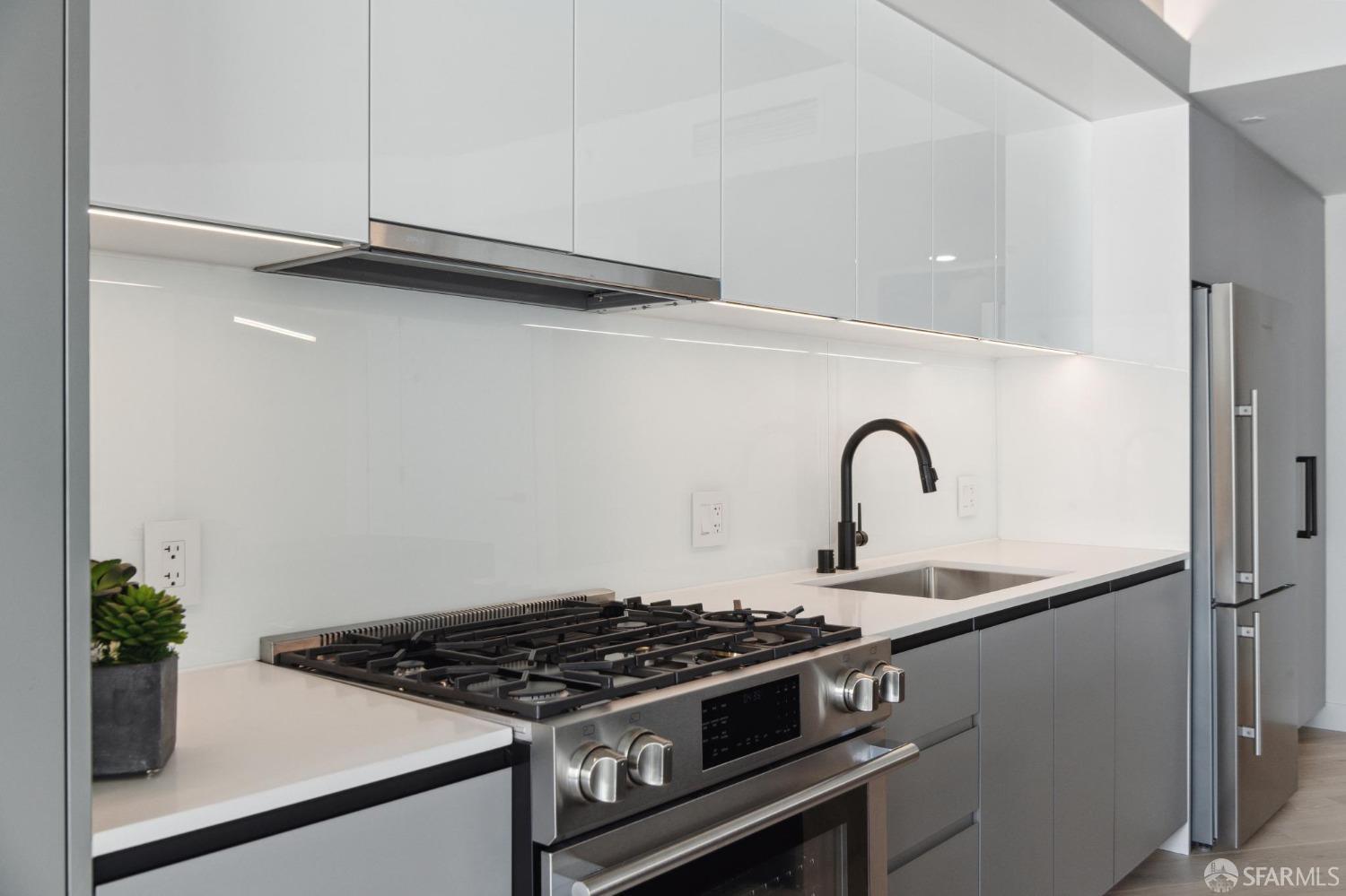 960 Market Street # 220