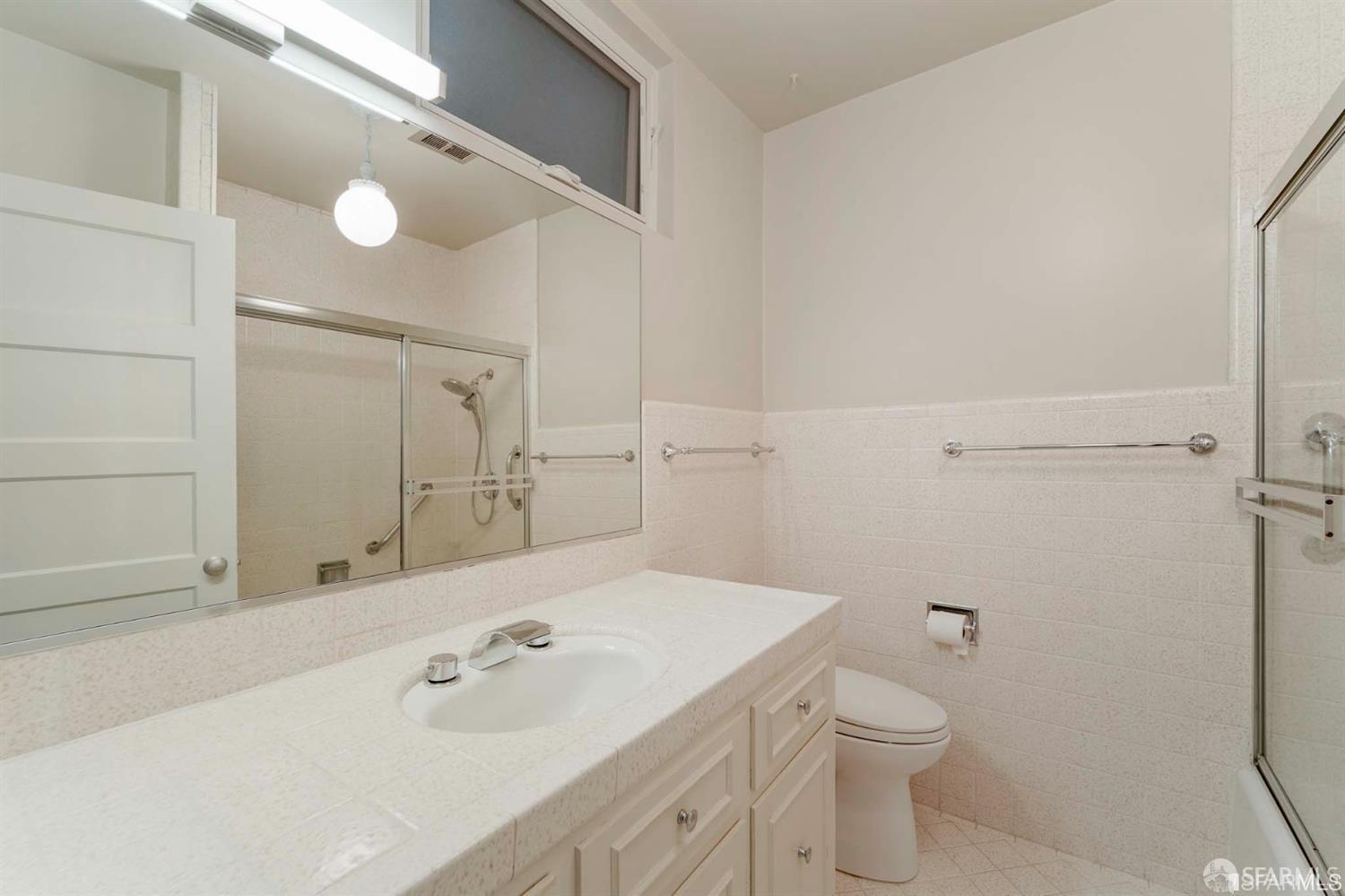 Detail Gallery Image 14 of 24 For 928 Greenwich St, San Francisco,  CA 94133 - 2 Beds | 1 Baths