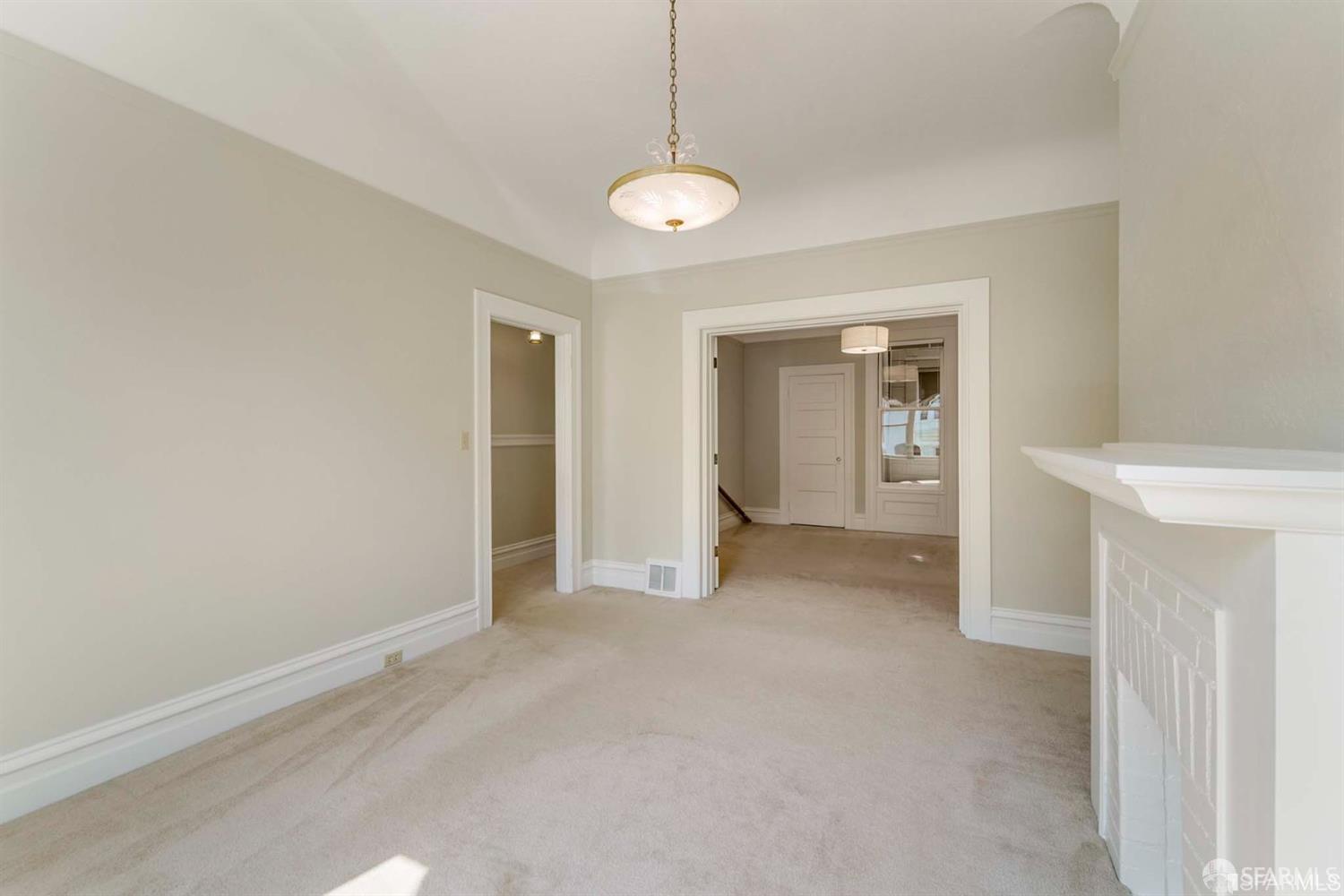 Detail Gallery Image 9 of 24 For 928 Greenwich St, San Francisco,  CA 94133 - 2 Beds | 1 Baths