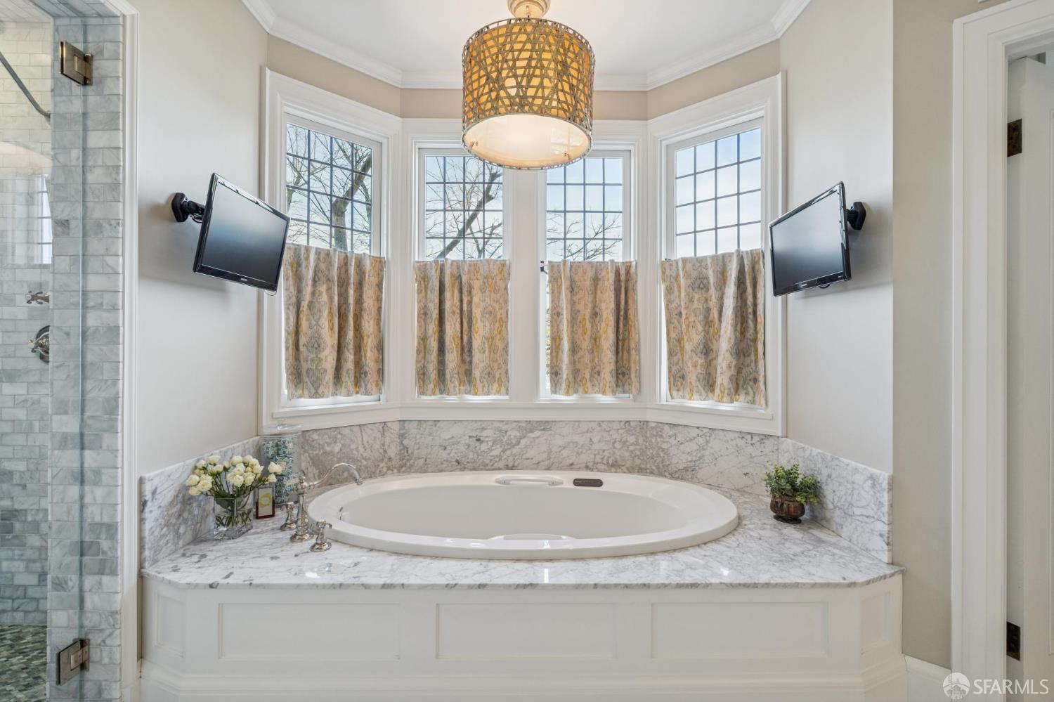 Detail Gallery Image 38 of 74 For 62 Farragut Ave, Piedmont,  CA 94610 - 6 Beds | 8/1 Baths