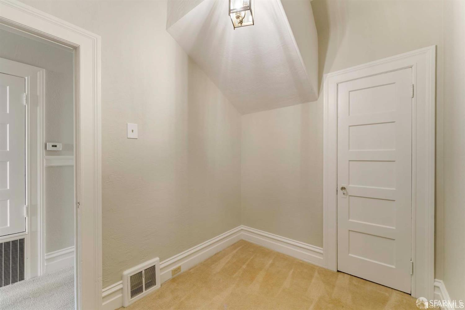 Detail Gallery Image 16 of 24 For 928 Greenwich St, San Francisco,  CA 94133 - 2 Beds | 1 Baths