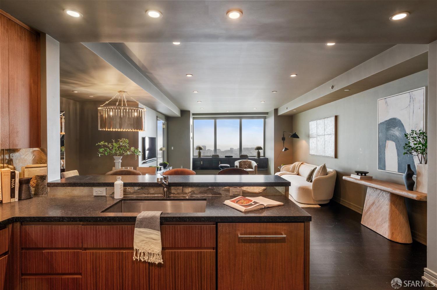 Detail Gallery Image 5 of 34 For 765 Market St 32h,  San Francisco,  CA 94103 - 2 Beds | 2/1 Baths