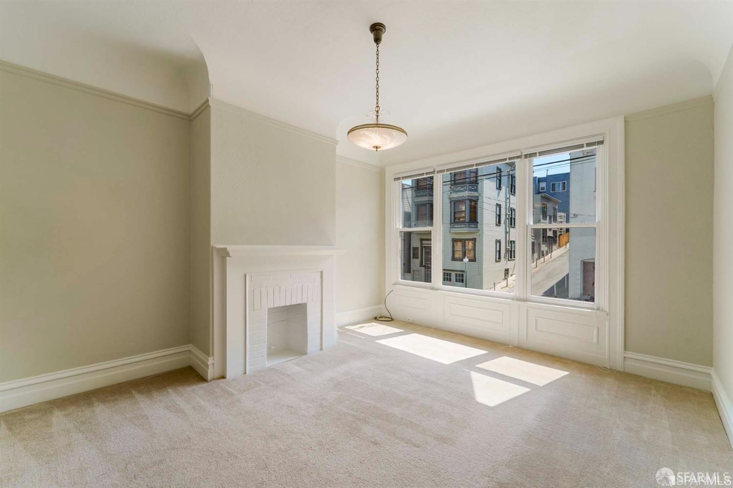 Detail Gallery Image 7 of 24 For 928 Greenwich St, San Francisco,  CA 94133 - 2 Beds | 1 Baths