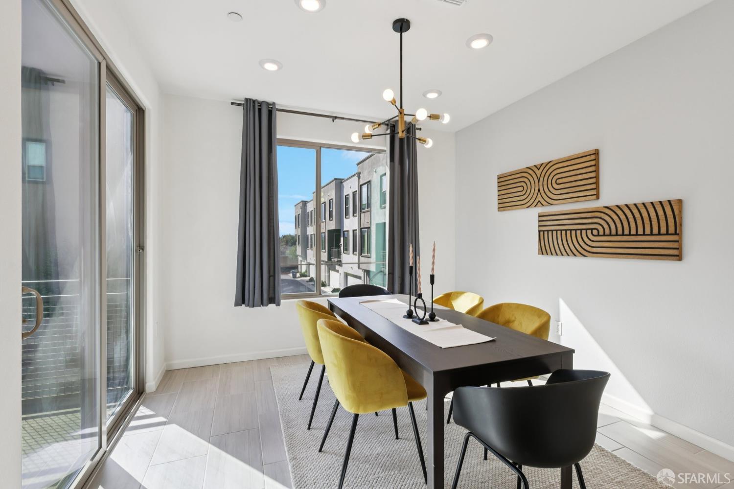 Detail Gallery Image 14 of 41 For 25422 Parklane Dr, Hayward,  CA 94544 - 4 Beds | 3/1 Baths